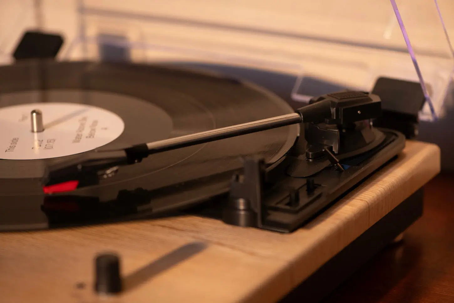 Tourne-disque avec haut-parleurs