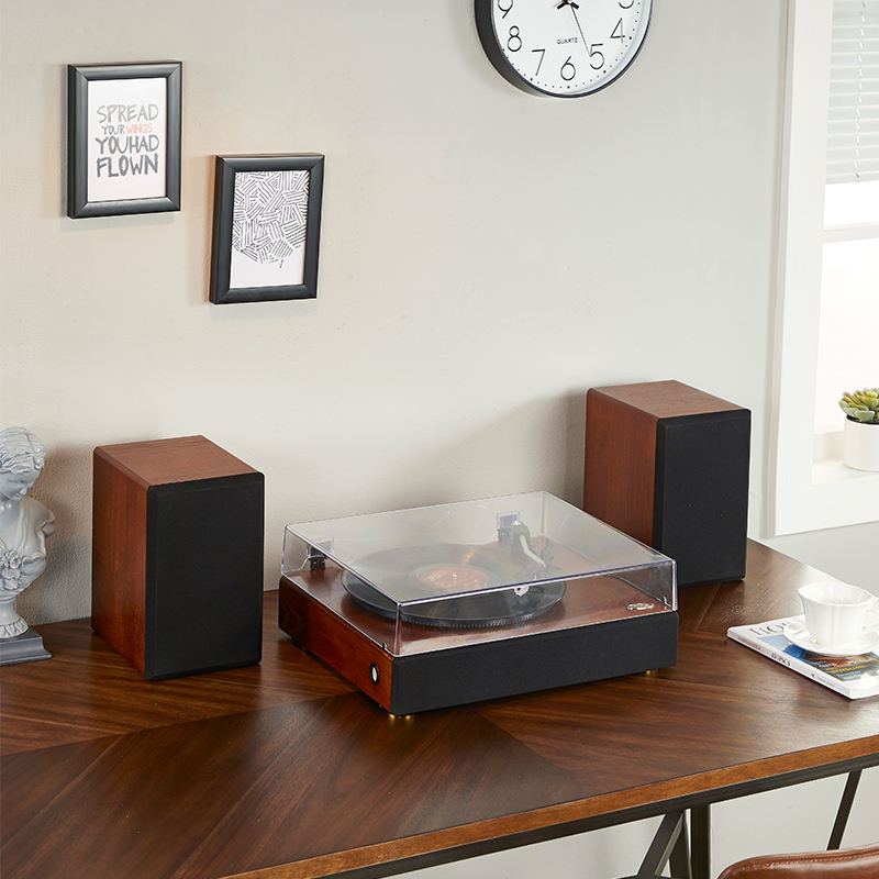 Platine vinyle vintage avec haut-parleurs